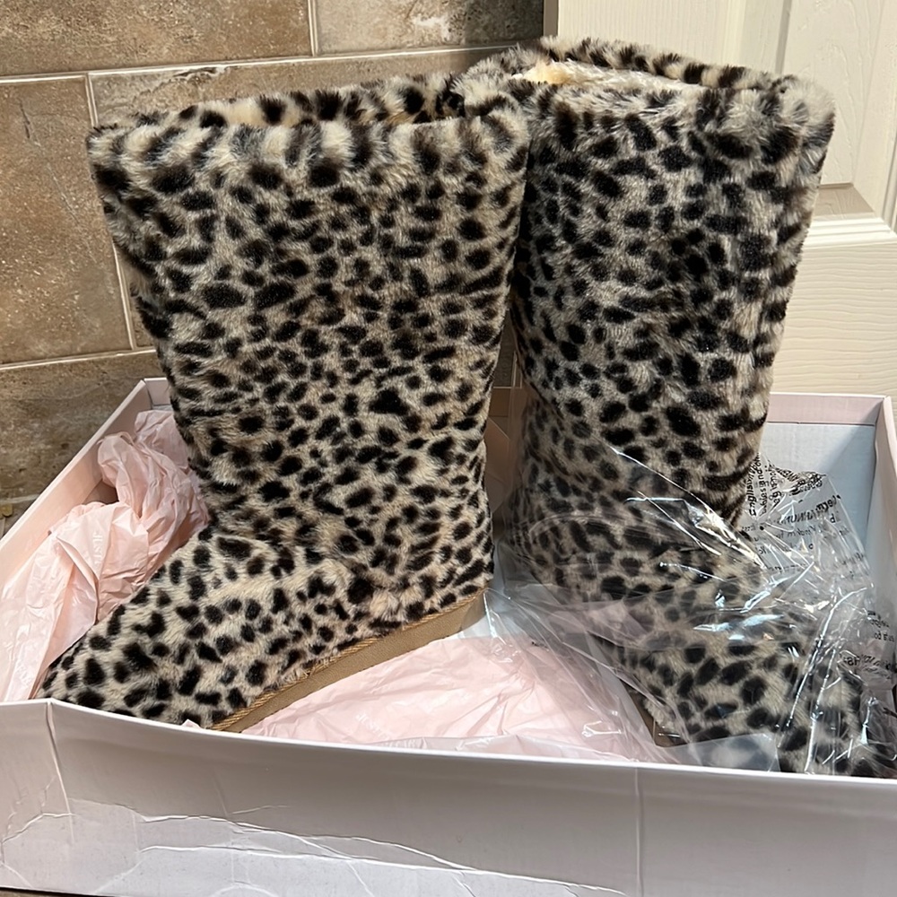 Just Fab fuzzies leopard boots